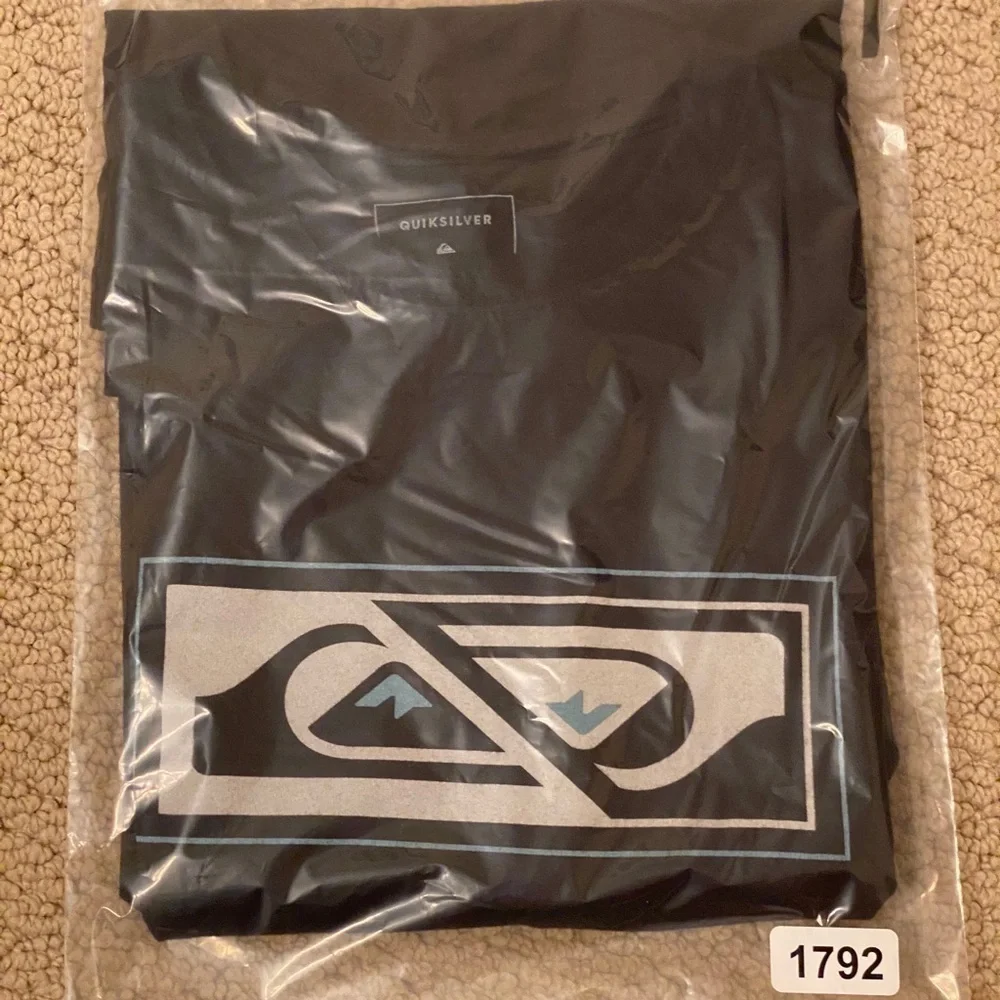 QUIKSILVER Black w/ Blue Logo Surf Tee Shirt Men L Large - Picture 5 of 5